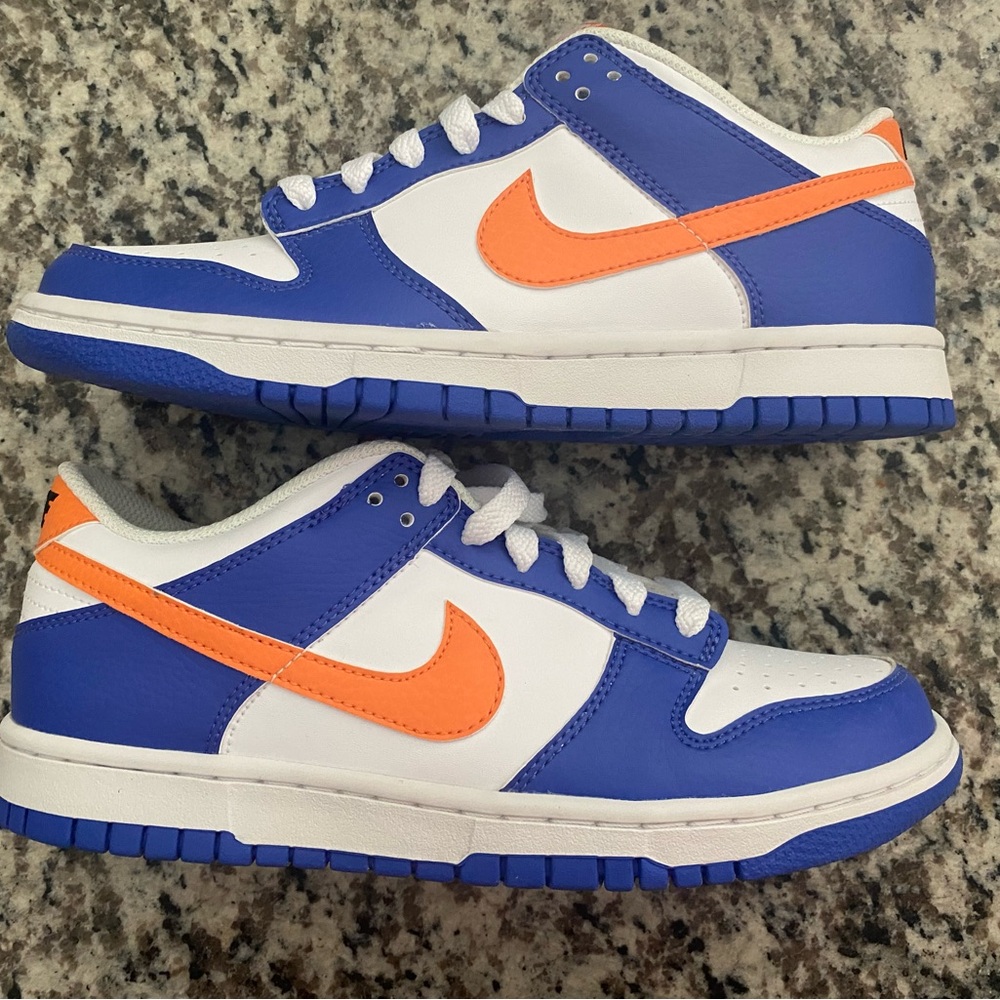 “Knicks” NWOT Nike Dunk Low Mens Size 7/Womens Size 8  1/2
